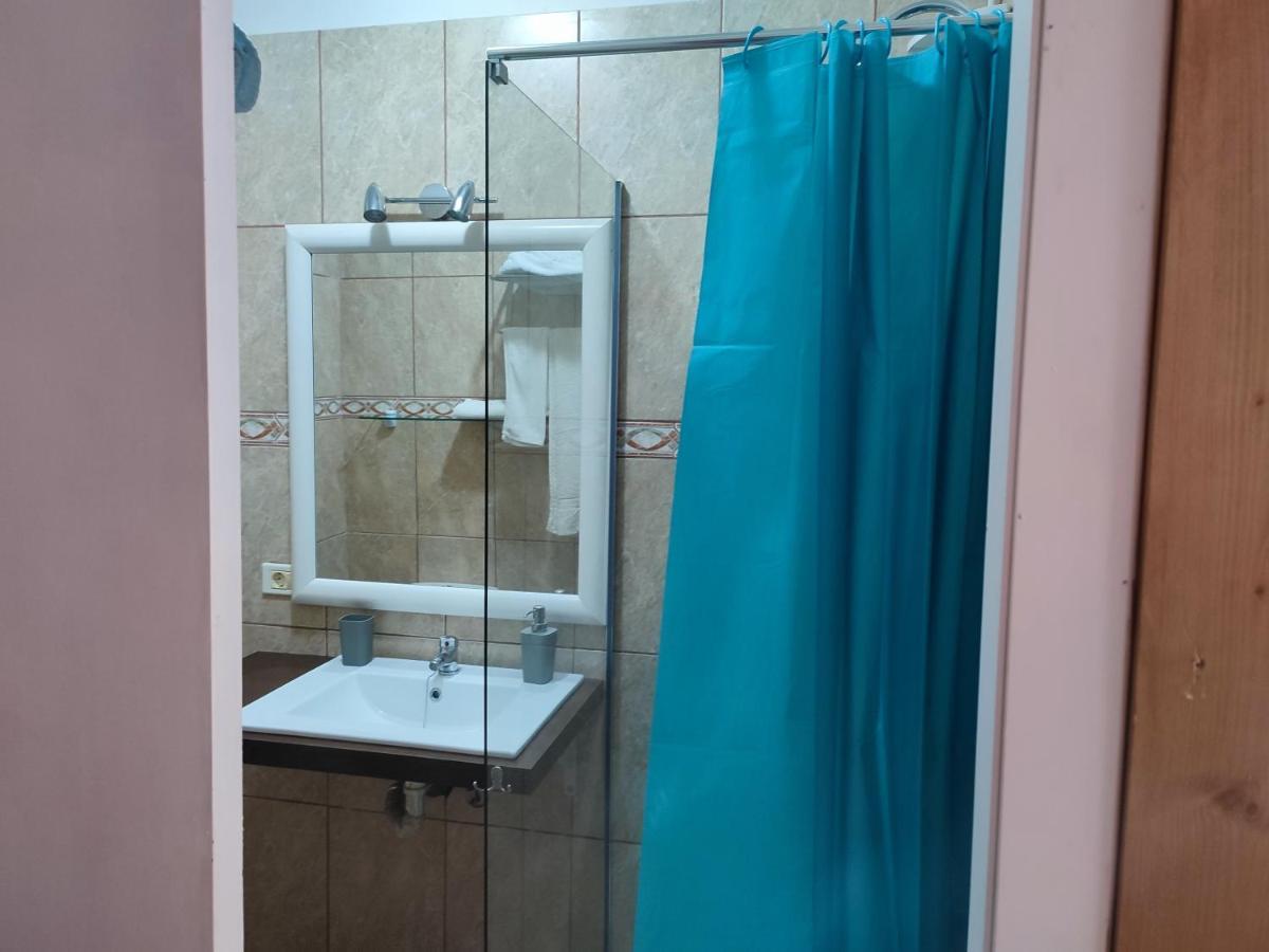Apartamento Bajo Quintero Apartment Alcala  Luaran gambar